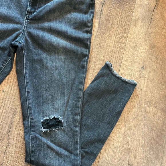 Old Navy Extra High Rise Rockstar Jeans - Picture 3 of 6